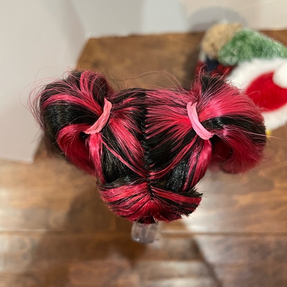 Monster High Draculaura Forbitten Love Doll In The Newspaper Club Outfit - Picture 14 of 16